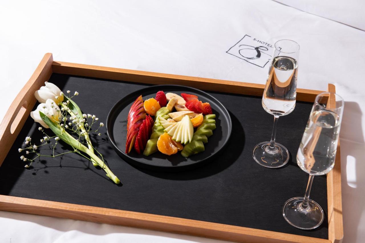 S Hotel Boutique Szaloniki Kültér fotó Room service tray