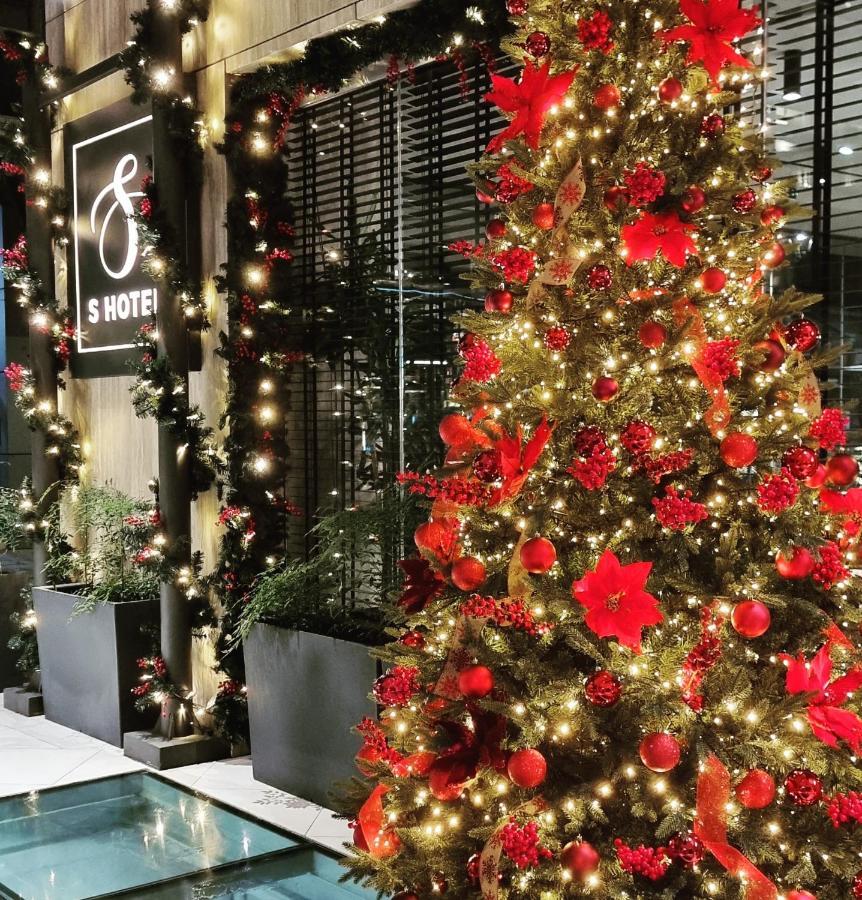 S Hotel Boutique Szaloniki Kültér fotó Christmas tree at the S Hotel